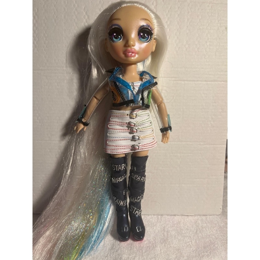Rainbow High Amaya Raine Series 2 White‎ Hair Fashion Doll with Boots and Jacket